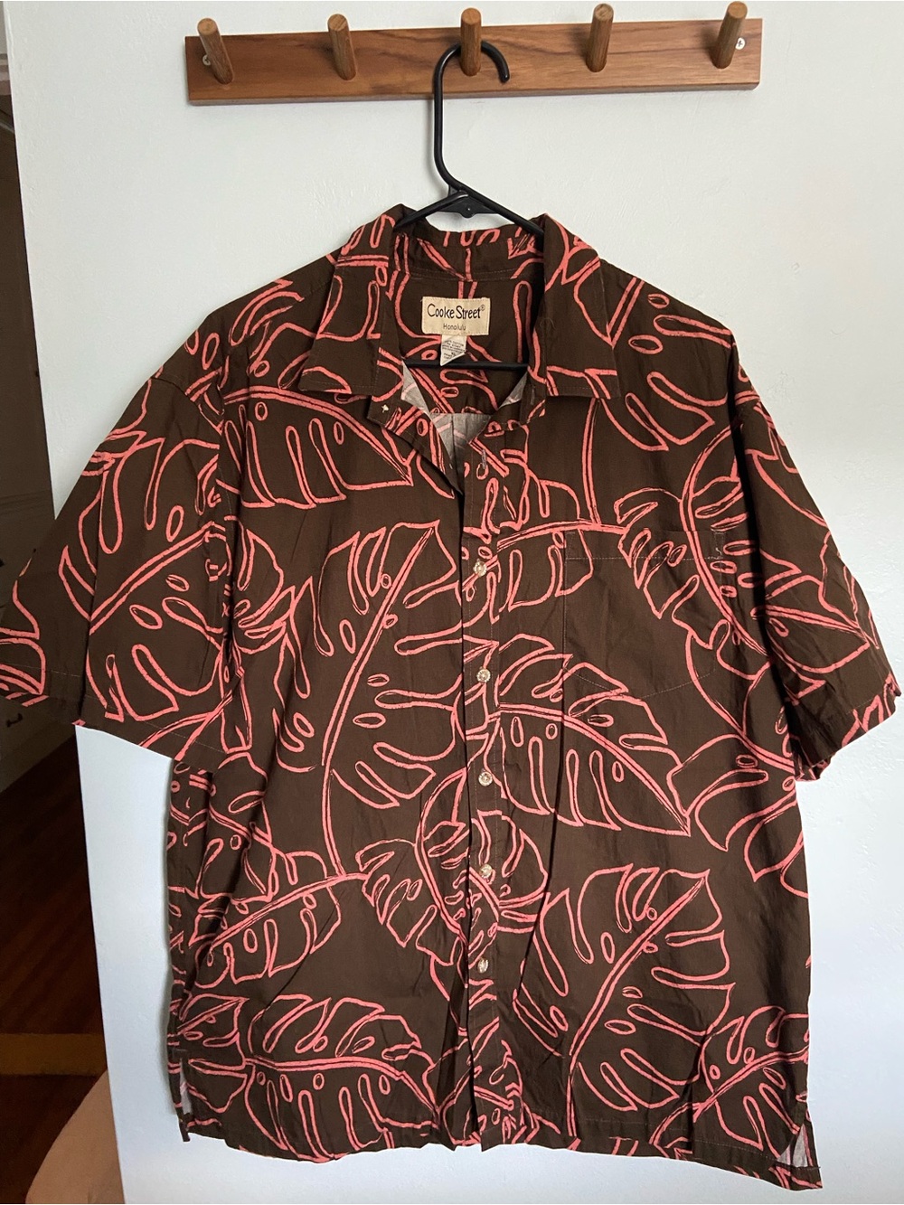 Cooke Street Brown & Coral Leaf-Print Short-Sleeve Button-Up Shirt